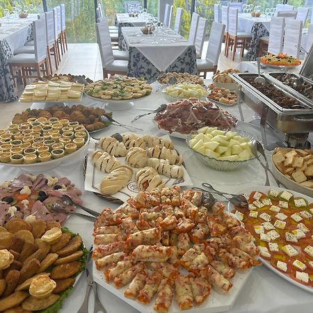 Restaurante Residencial Pizzaria S. Estevao アギアル・ダ・ベイラ エクステリア 写真