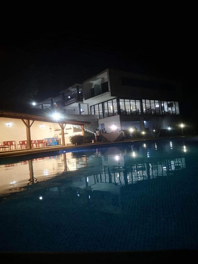 Restaurante Residencial Pizzaria S. Estevao アギアル・ダ・ベイラ エクステリア 写真