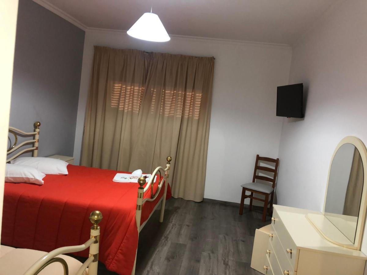 Restaurante Residencial Pizzaria S. Estevao アギアル・ダ・ベイラ エクステリア 写真