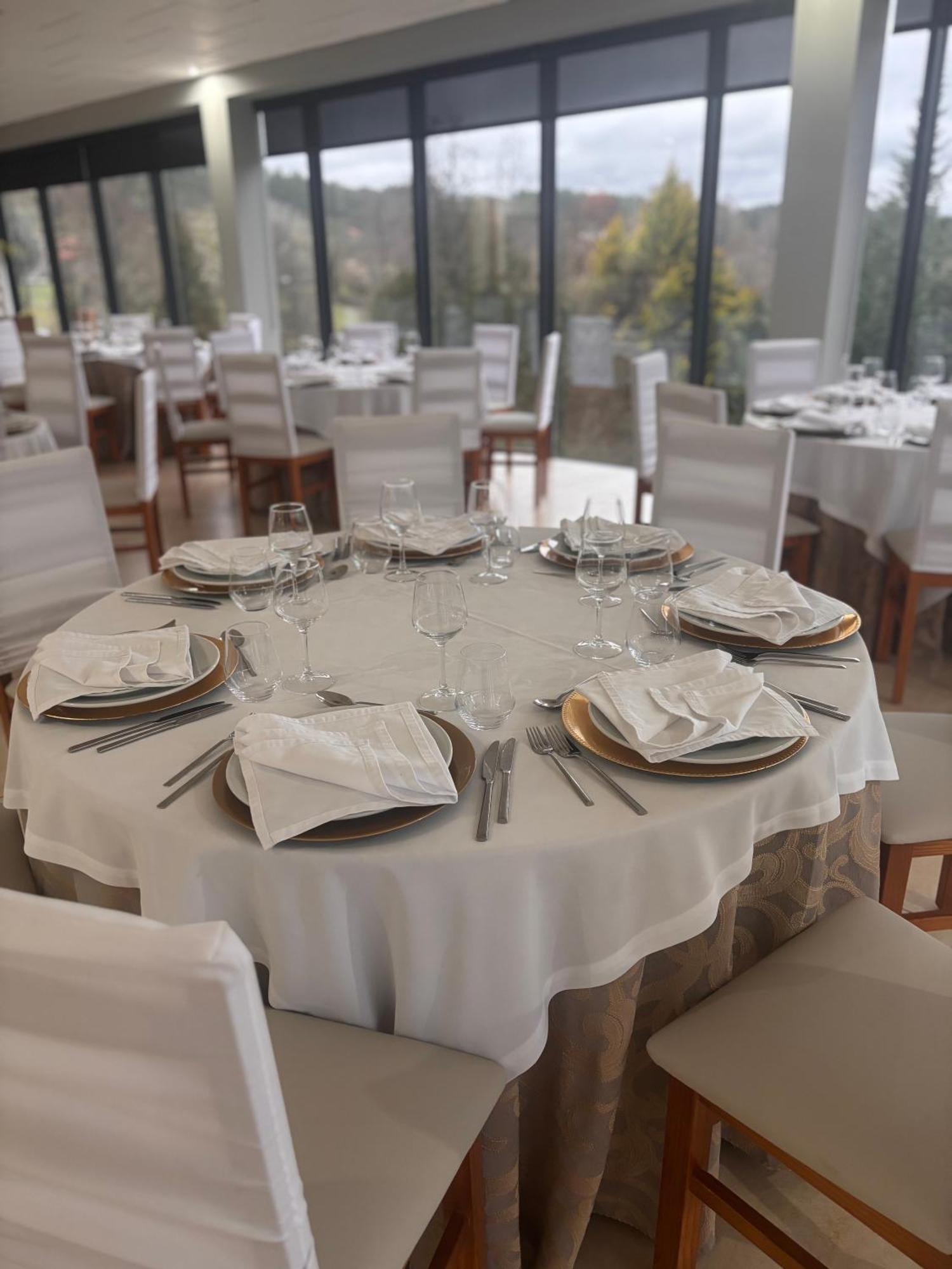 Restaurante Residencial Pizzaria S. Estevao アギアル・ダ・ベイラ エクステリア 写真